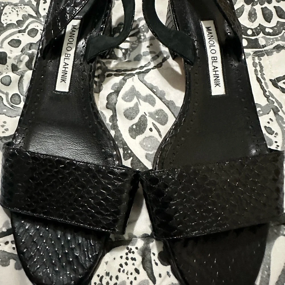 Manolo Blahnik Textured Black Sandals - Picture 11 of 16